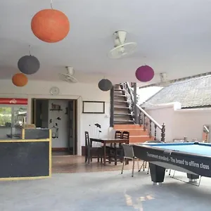 Lpq Backpackers Bed & Breakfast